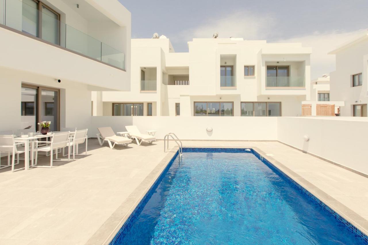 Palm Tree Villas Livadhia Eksteriør bilde